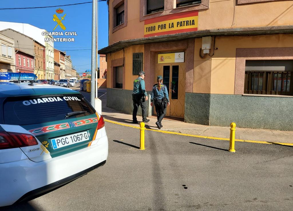 La Guardia Civil de León ha detenido a un hombre en la localidad de La Bañeza por la supuesta comisión de los delitos de robo con fuerza.