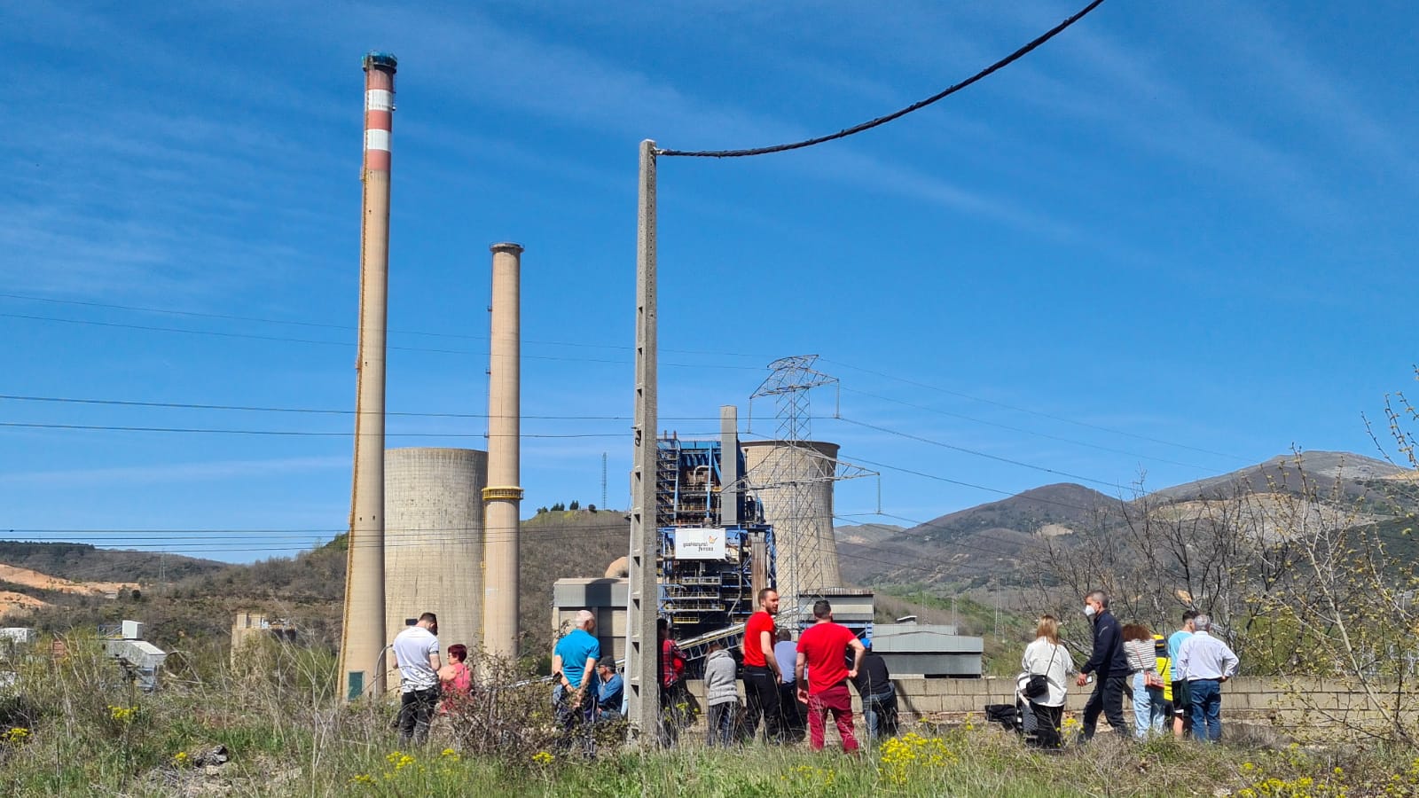 Una de las últimas imágenes del paisaje de La Robla con las torres como telón de fondo.