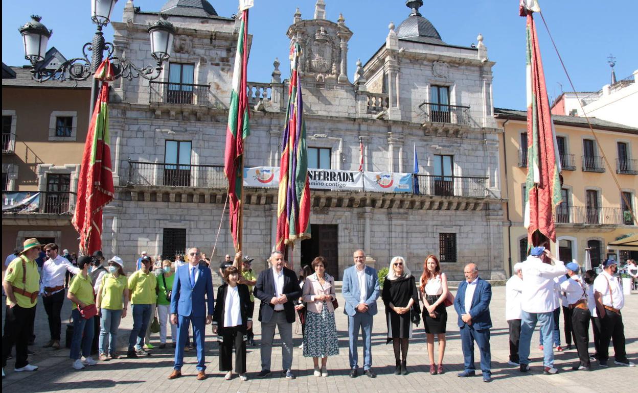 Acto con los pendones en Ponferrada.