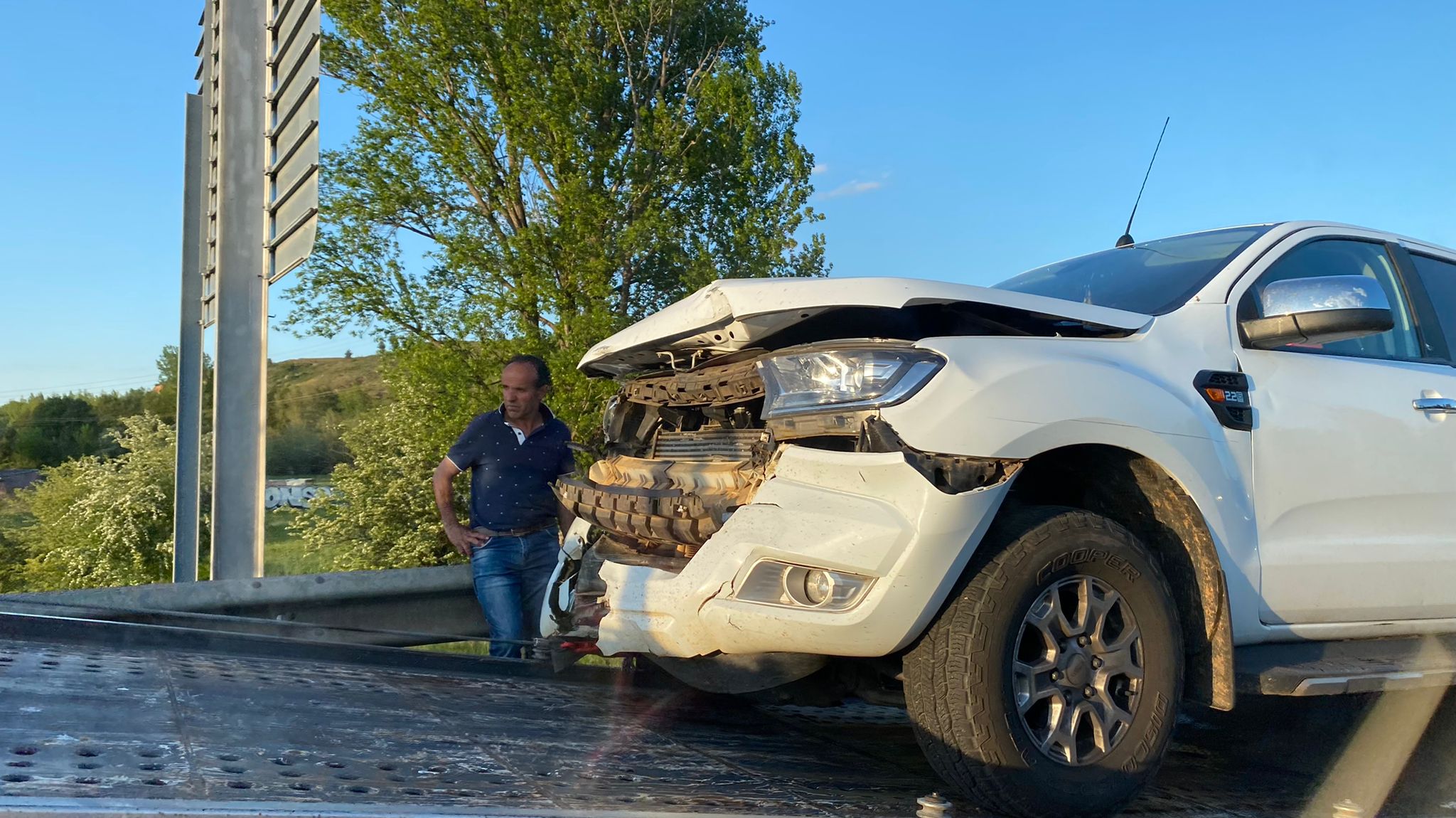 Un paratoso accidente por alcalce se salda sin heridos en León capital. Tres vehículos impactaron a última hora de la tarde de este domingo en la Nacional 601