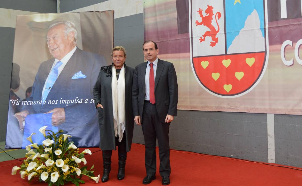 María José Álvarez, hija del fundador del Peñacorada, con Alfonso Aguiló.