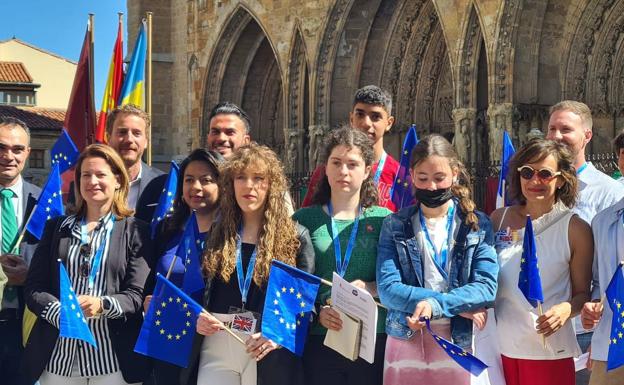 Galería. Un grupo de participantes en los actos conmemorativos del Día de Europa. 