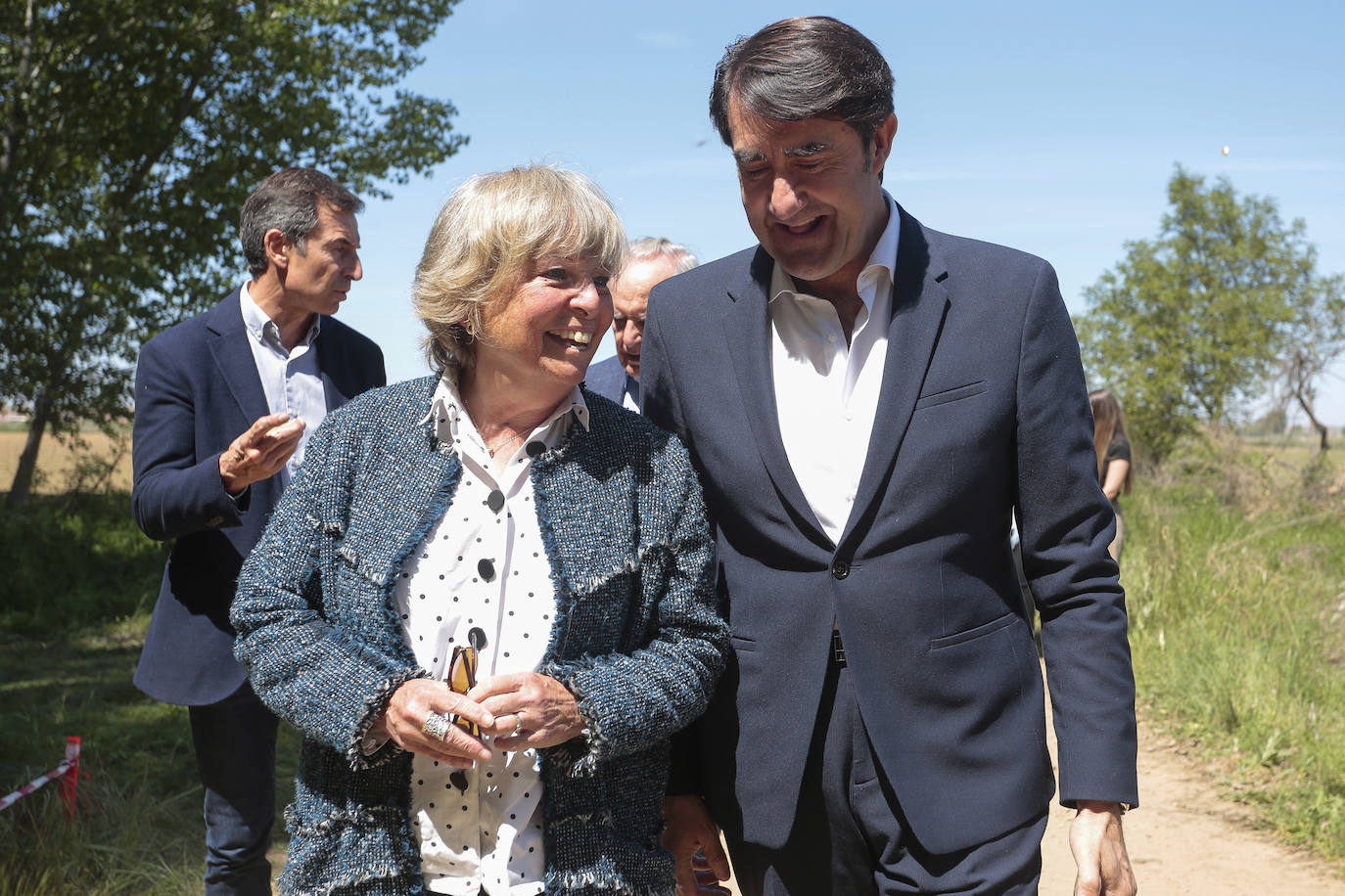 El consejero de Medio Ambiente, Vivienda y Ordenación del Territorio, Juan Carlos Suárez-Quiñones, participa en la Jornada sobre la importancia de los chopos en las riberas de Castilla y León, promovida por la Plataforma Más Chopos Sí con la colaboración de la Junta. Junto a él, la presidenta de la Confederación Hidrográfica del Duero, Cristina Danés.