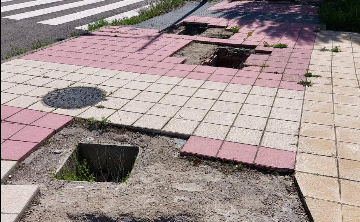 Estado de algunas de las calles que dan acceso a la pedanía del Ayuntamiento de León.