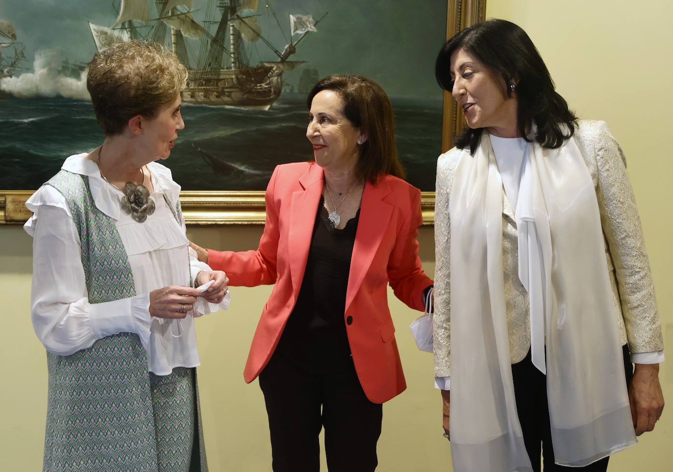 Casteleiro, Valcarce y Robles, la imagen de León en la defensa nacional. La nueva directora del CNI, en su toma de posesión, apuesta por una nueva orientación tecnológia para dar seguridad a las comunicaciones. Margarita Robles ensalza la capacidad de Casteleiro y la leonesa Amparo Valcarce en su toma de posesión. 