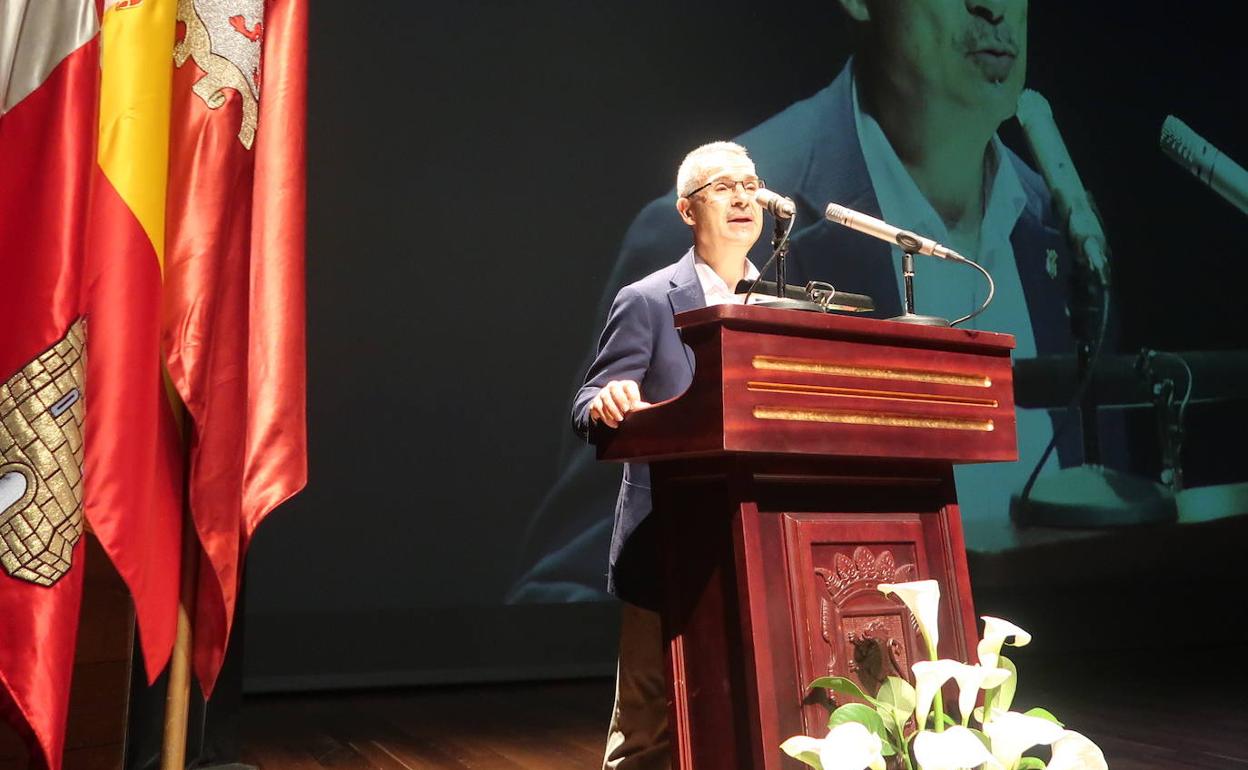 Desde el PP aseguran que el concejal Pastrana sí hizo el paro por León y abandonó la sala principal del Auditorio.