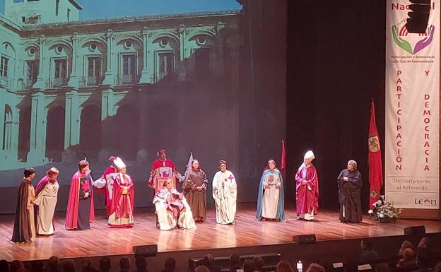 EL congreso se inauguraba con una representación teatral de lo que fueron las primeras Cortes en San Isidoro en 1188.