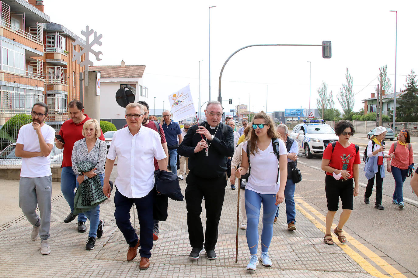 El obispo de León, Luis Ángel de las Heras participa en la Peregrinación a La Virgen del Camino, acompañado por el alcalde de Valverde de La Virgen, David Fernández y la delegada territorial, Ester Muñoz.