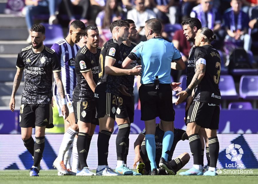 El conjunto berciano no puede con el Real Valladolid y se complica su salto a los playoff de ascenso