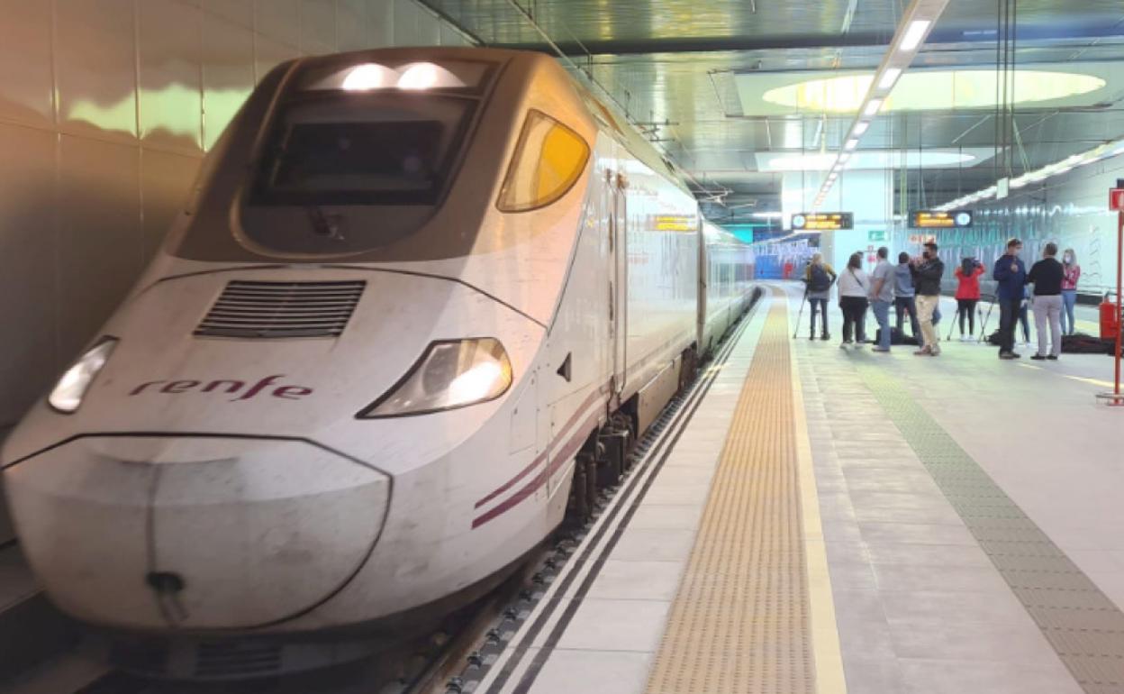 Zona Peatonal Que Queda Tras La Integración Del Ferrocarril En El Entorno De La Estación De León.