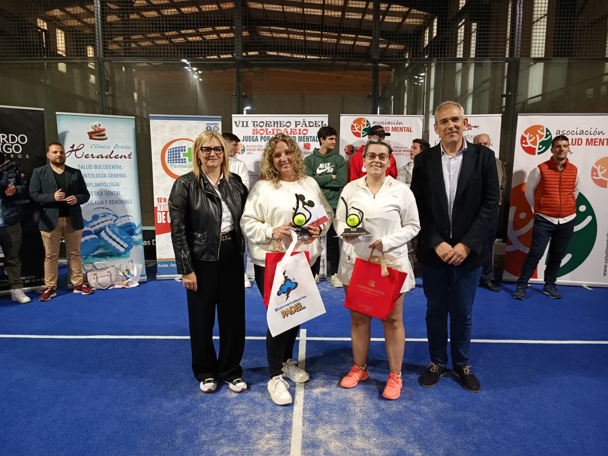 Tras dos años de parón, la asociación leonesa Salud Mental retoma con fuerza sus actividades solidarias y bate récords de participación en su ya mítico torneo de pádel 'Juega por la salud mental 2022', que recaudó fondos para el acondicionamiento de su huerto terapéutico