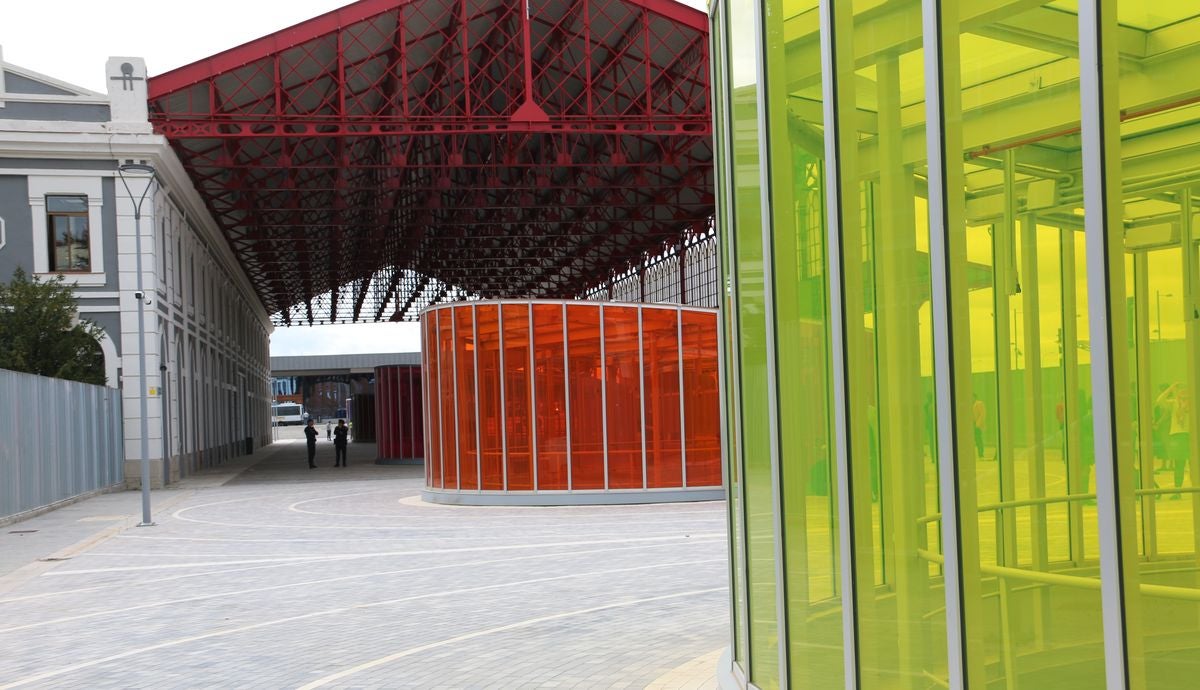 El alcalde de León, José Antonio Diez, y el director de Patrimonio y Urbanismo de Adif, Alfredo Cabello, firman el convenio para la apertura de los viales resultantes de la integración ferroviaria.