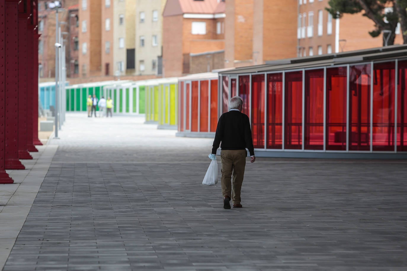 El alcalde de León, José Antonio Diez, y el director de Patrimonio y Urbanismo de Adif, Alfredo Cabello, firman el convenio para la apertura de los viales resultantes de la integración ferroviaria.