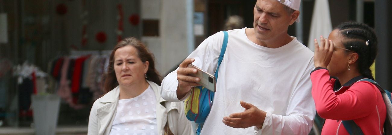 Frank de la Jungla, en León: «Volver siempre es maravilloso y tengo que ver a la familia». El televisivo Frank Cuesta regresa a León capital en un «viaje relámpago» para pasar «unas horas con mi madre». «Es una pena pero no puedo venir mucho», asegura a leonoticias. 