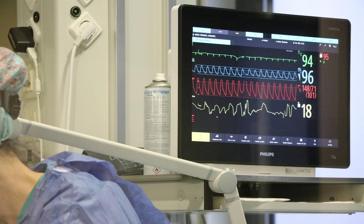 León mantiene índices de ocupación hospitalaria a la baja, pero con un elevado número de decesos. 