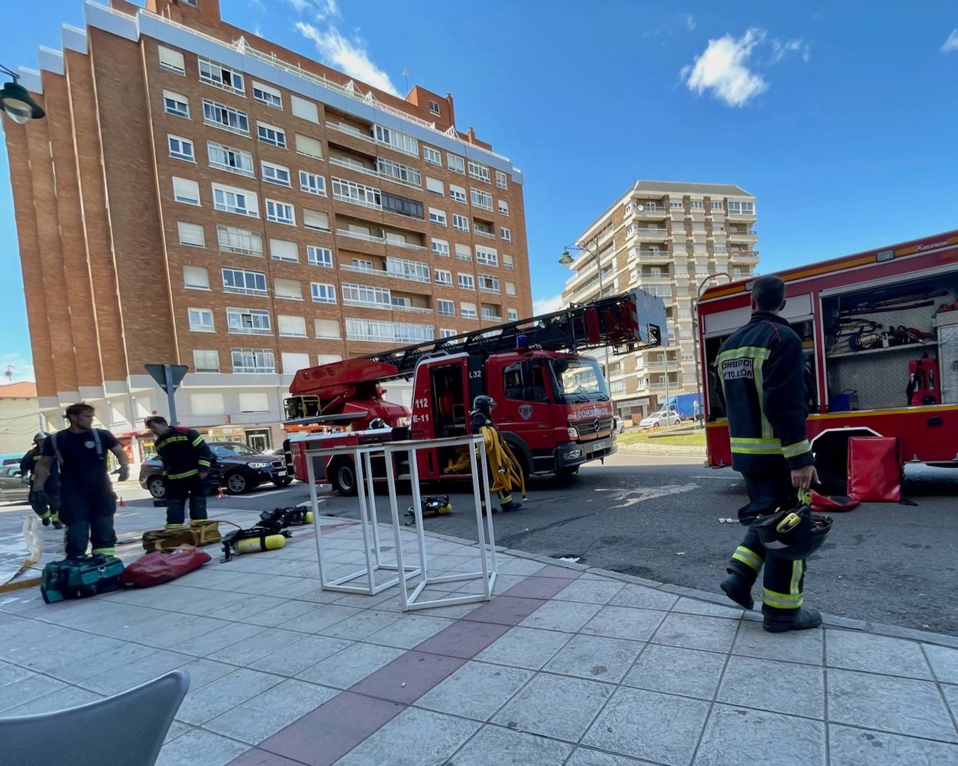 El Cuerpo Municipal de Bomberos de León se desplazaron hasta la vivienda situada en la Avenida San Andrés de la capital.