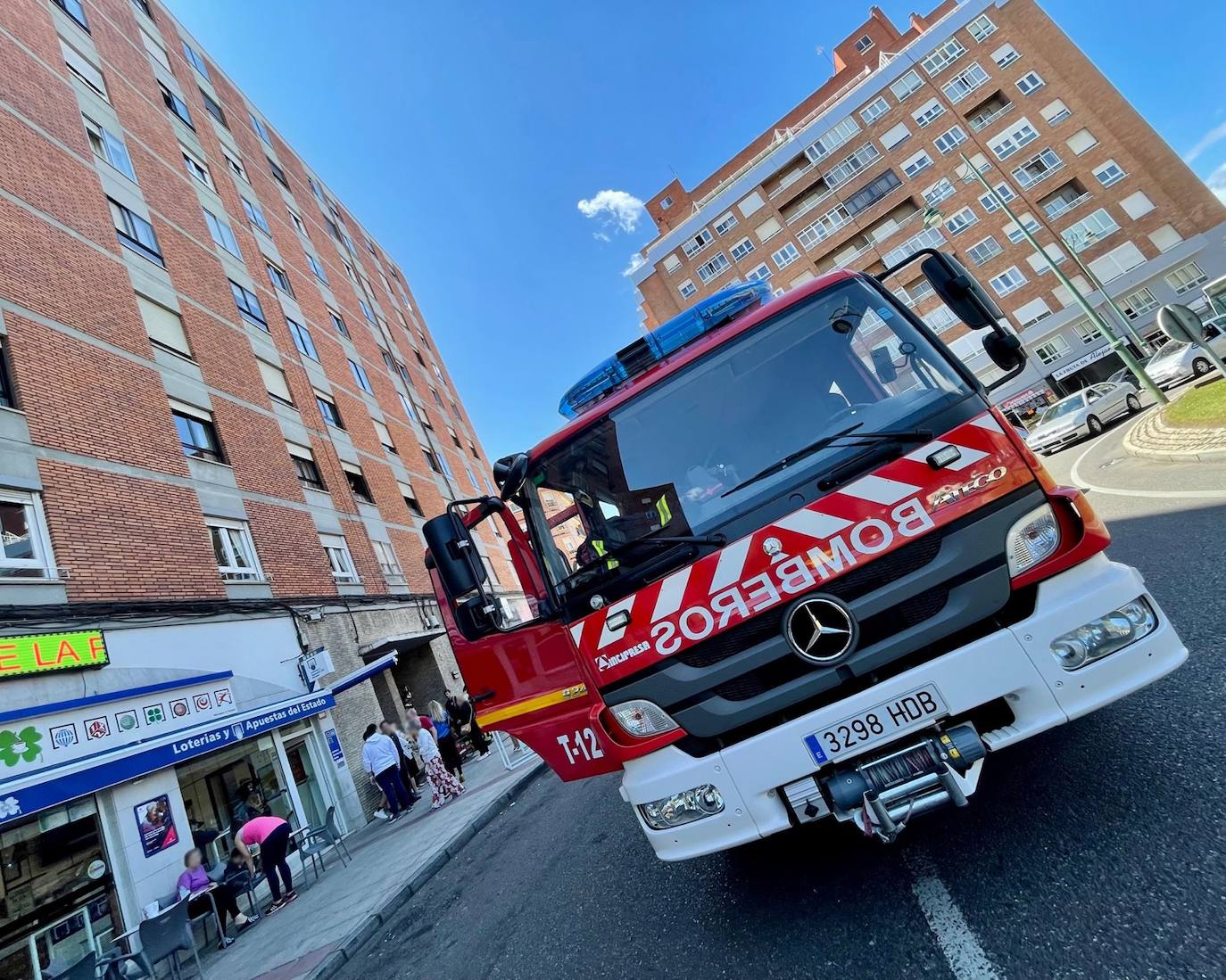 El Cuerpo Municipal de Bomberos de León se desplazaron hasta la vivienda situada en la Avenida San Andrés de la capital.