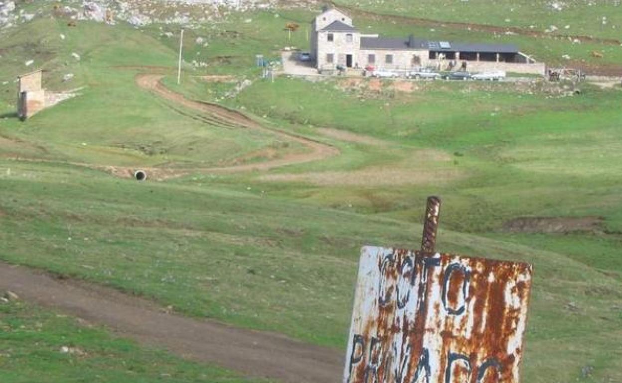 La Junta estudia la vía expropiatoria en el conflicto de puerto de Pinos. 