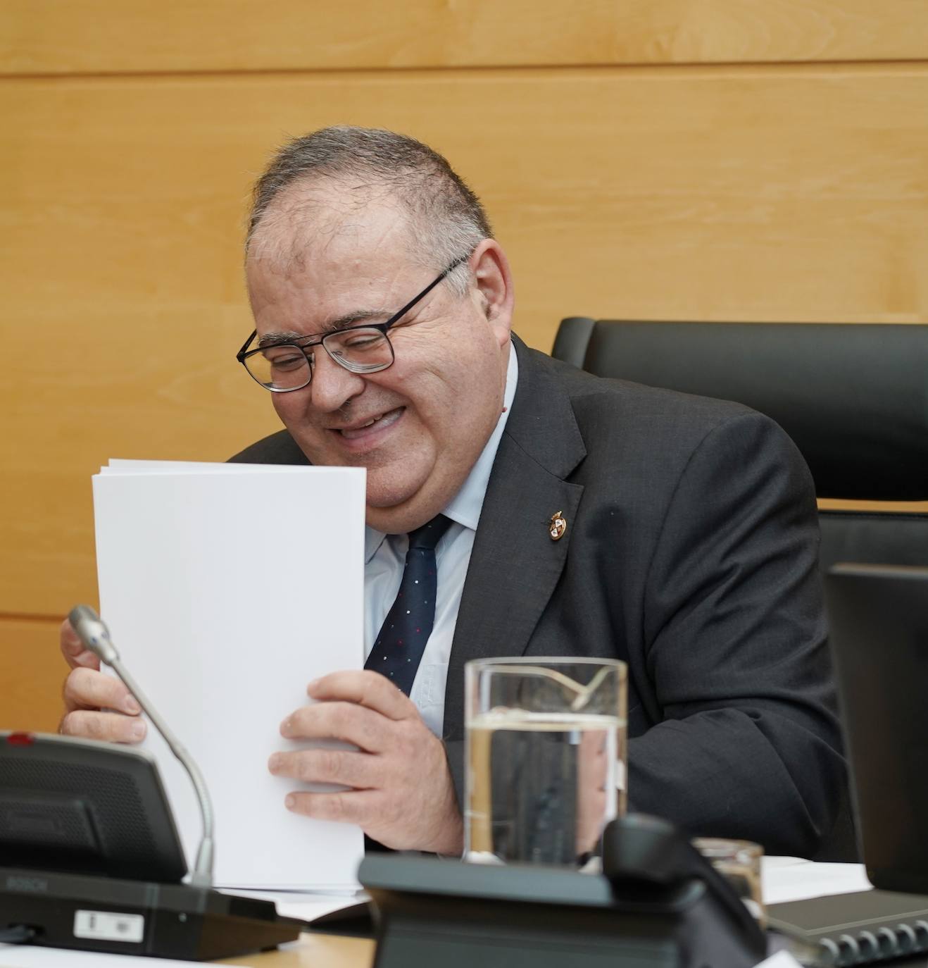 Fotos: El consejero de Sanidad presenta su programa de legislatura