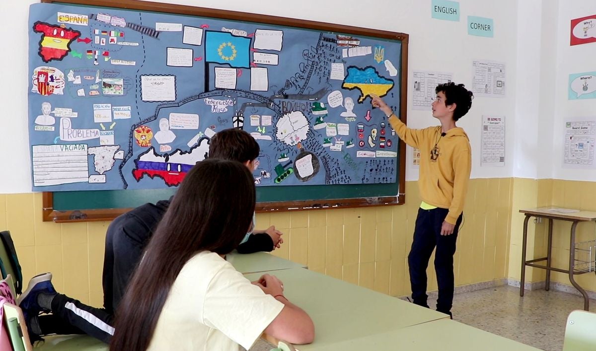 Un momento de la exposición de los alumnos para las cámara de leonoticias. 