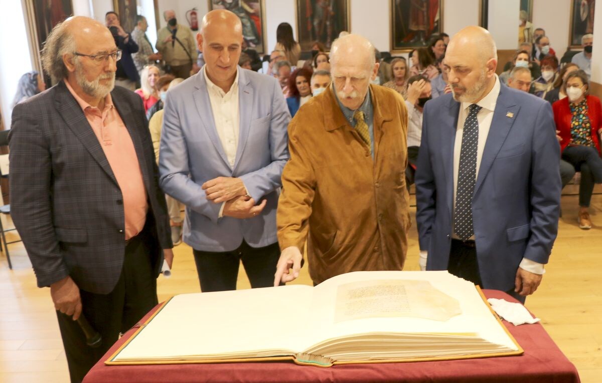 Rogelio Blanco, el alcalde de León José Antonio Diez, Fernando de Arvizu y el presidente de Sofcaple Vicente Carvajal, en el acto de presentación de esta obra.