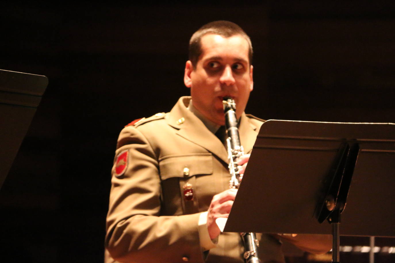 Los instrumentos con los que combaten las Fuerzas Armadas. La Unidad de Música del Cuartel General de la División «San Marcial» abre las celebraciones del Día de las Fuerzas Armadas con un concierto en el Auditorio de León. 