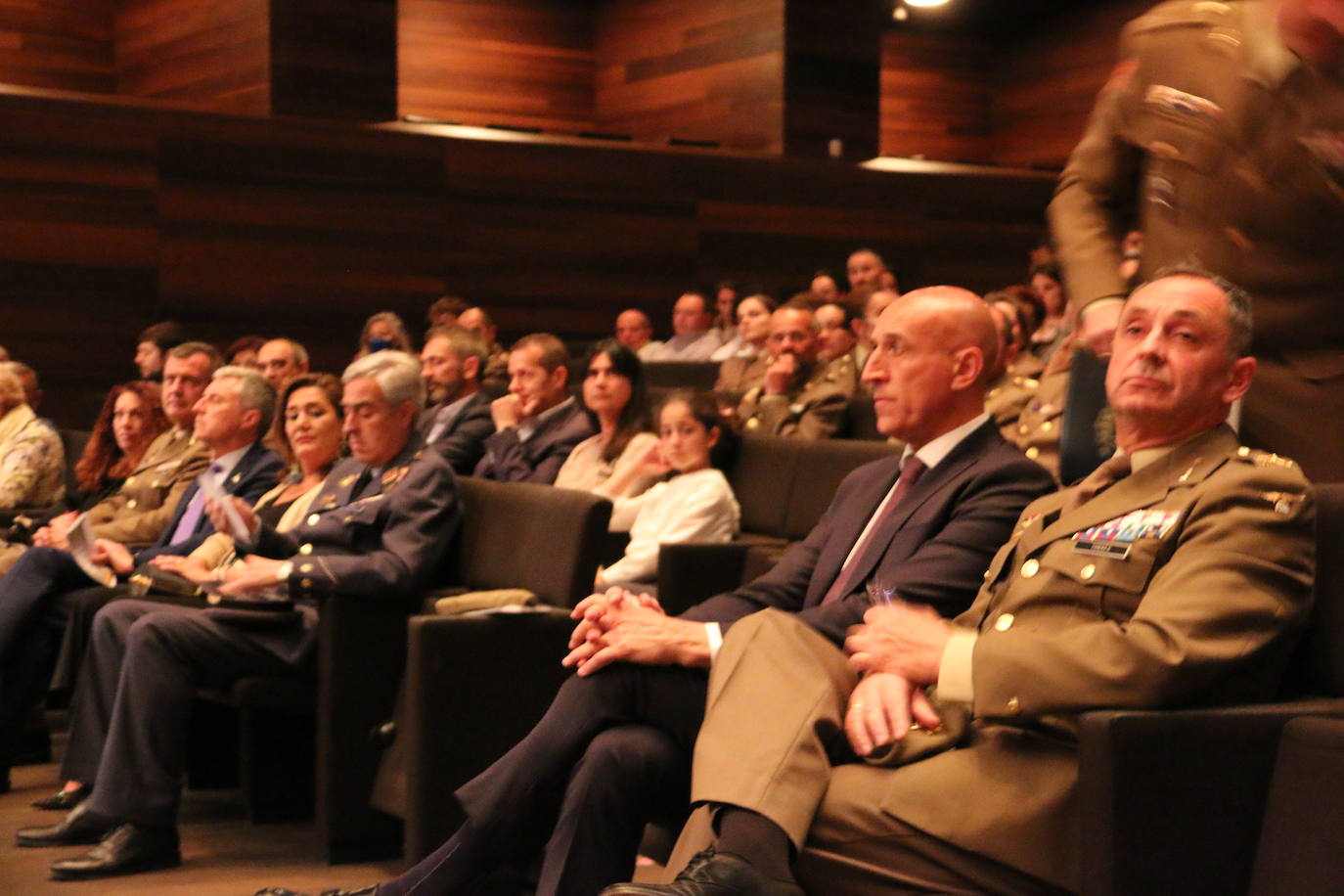 Los instrumentos con los que combaten las Fuerzas Armadas. La Unidad de Música del Cuartel General de la División «San Marcial» abre las celebraciones del Día de las Fuerzas Armadas con un concierto en el Auditorio de León. 