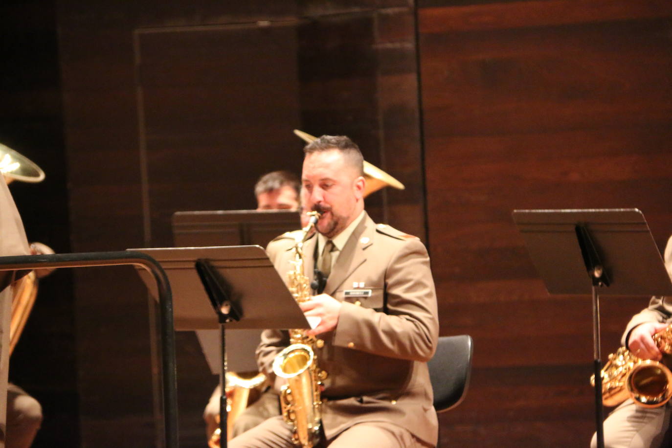 Los instrumentos con los que combaten las Fuerzas Armadas. La Unidad de Música del Cuartel General de la División «San Marcial» abre las celebraciones del Día de las Fuerzas Armadas con un concierto en el Auditorio de León. 