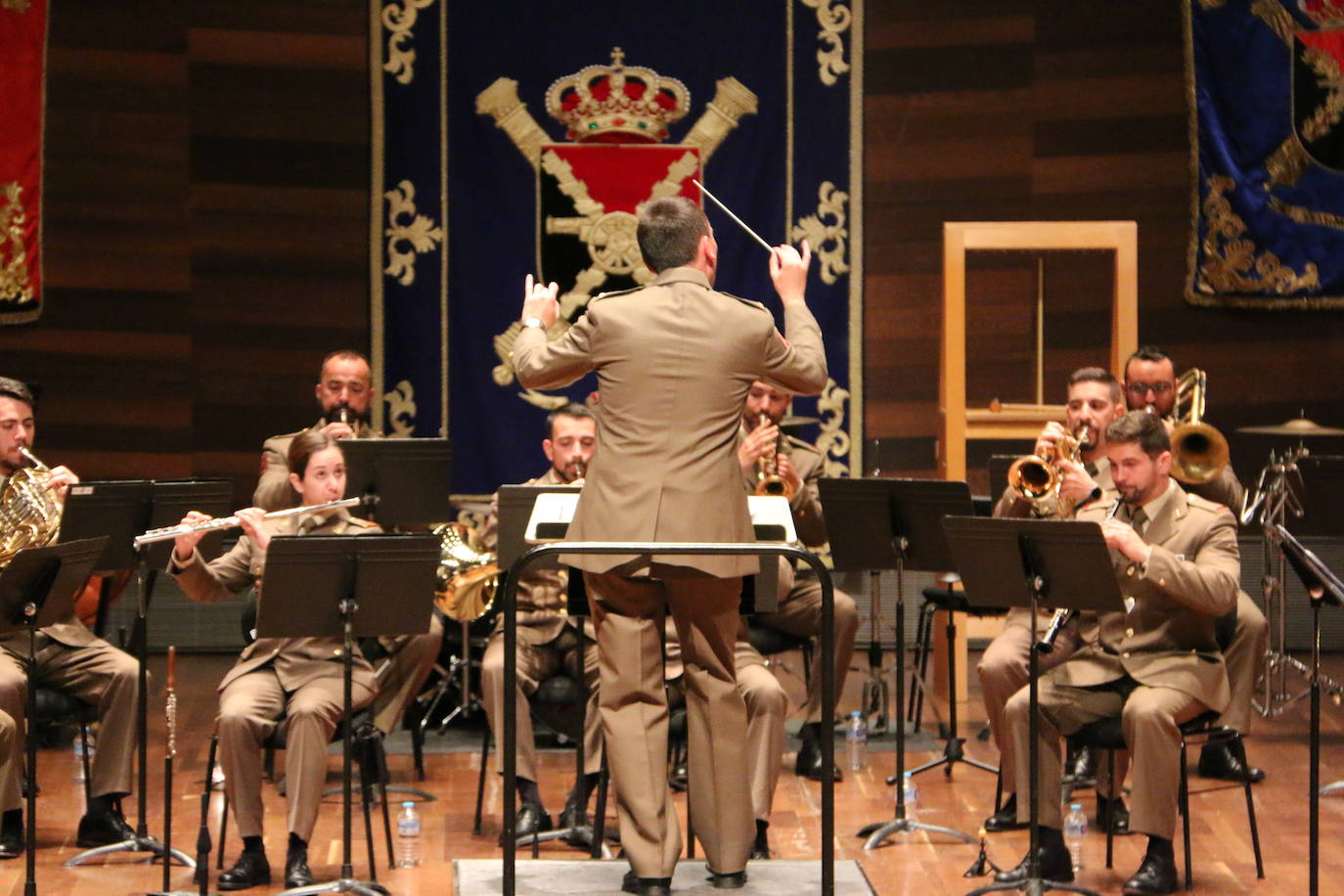 Los instrumentos con los que combaten las Fuerzas Armadas. La Unidad de Música del Cuartel General de la División «San Marcial» abre las celebraciones del Día de las Fuerzas Armadas con un concierto en el Auditorio de León. 