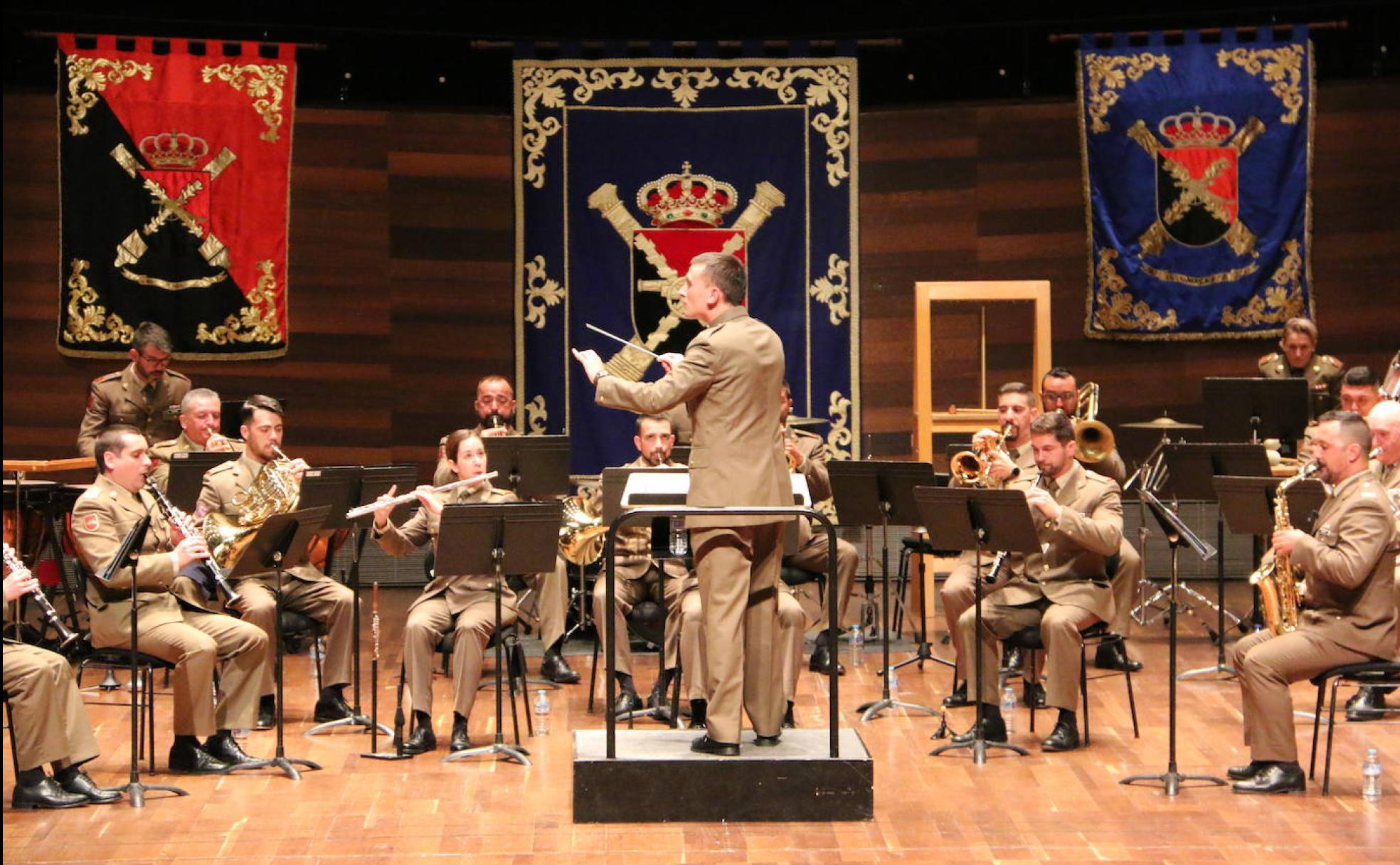 El concierto comenzó con un pasodoble, como marca la tradición en las interpretaciones de las Fuerzas Armadas. 