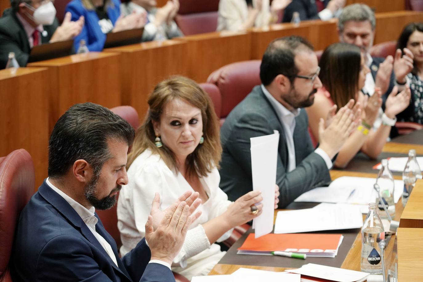 El presidente de la Junta de Castilla y León, Alfonso Fernández Mañueco junto al vicepresidente Juan García Gallardo durante su intervención en el Pleno de las Cortes se han convertido en los protagonistas del pleno de las Cortes, avivado por las polémicas declaraciones realizadas por el representante de la formación Vox. 