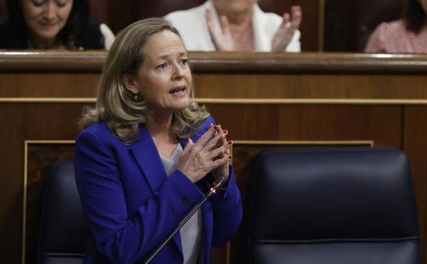 La vicepresidenta primera, Nadia Calviño, durante la sesión de control al Gobierno de este miércoles.