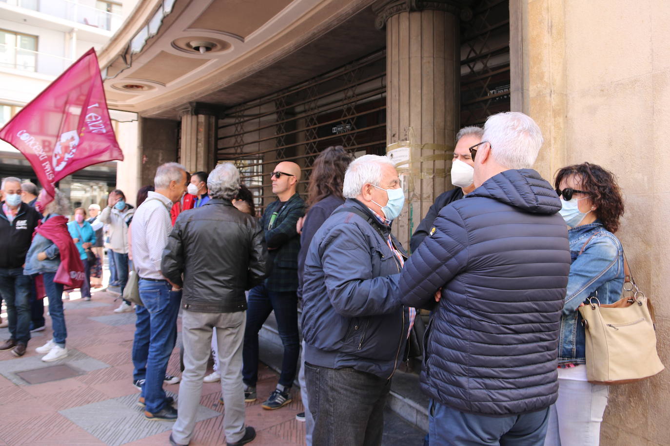 Fotos: Protesta contra el cierre del Teatro Emperador