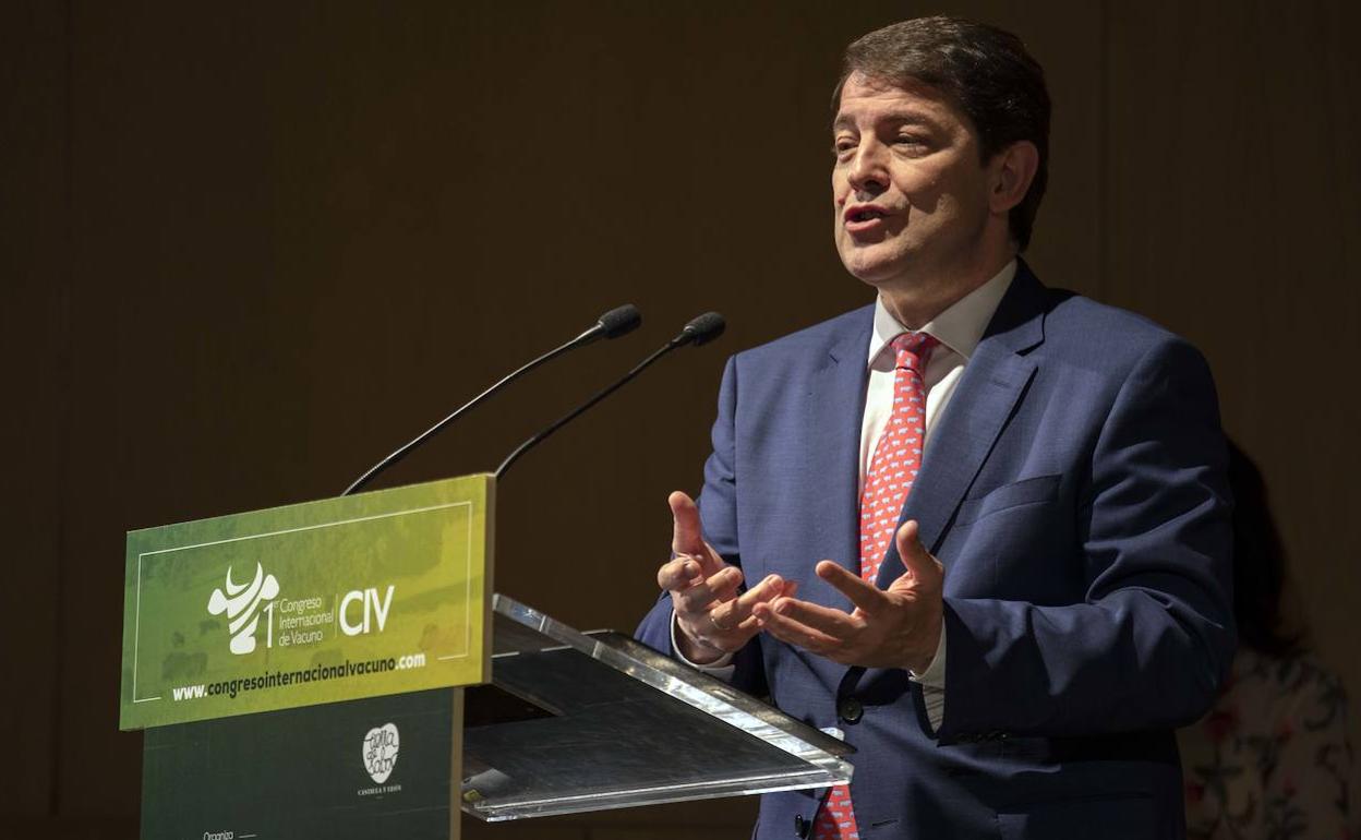 El presidente de la Junta de Castilla y León, Alfonso Fernández Mañueco, clausura el I Congreso Internacional de Vacuno.