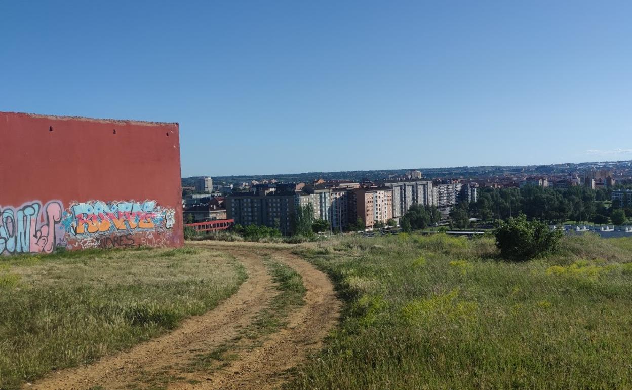 Uno de los descampados del barrio de Cantamilanos.