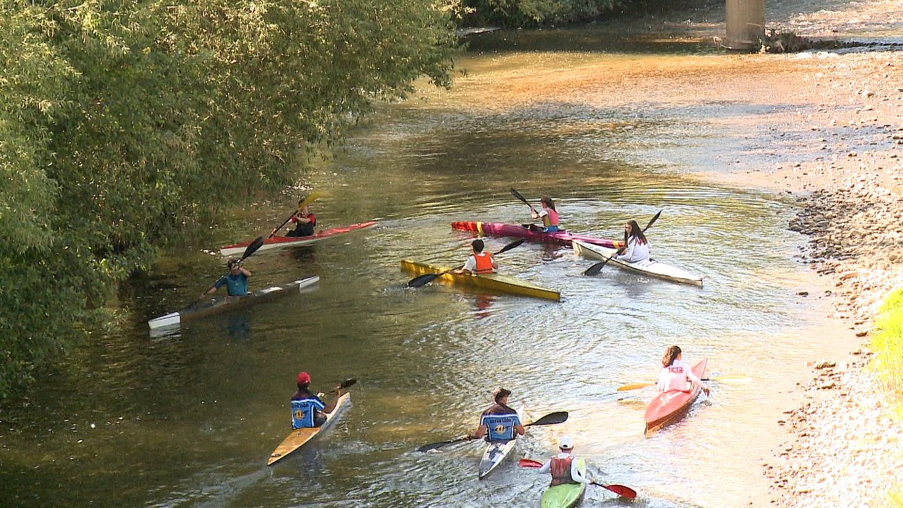 La zona paseable en el entorno del río Bernesga, que ronda los dos kilómetros en León capital, precisa de un 'rejuvenecimiento' al igual que el área destinda a las piraguas (380 metros) o la necesaria ampliación del 'carril bici' que se adentra en una zona 'no urbana'. 