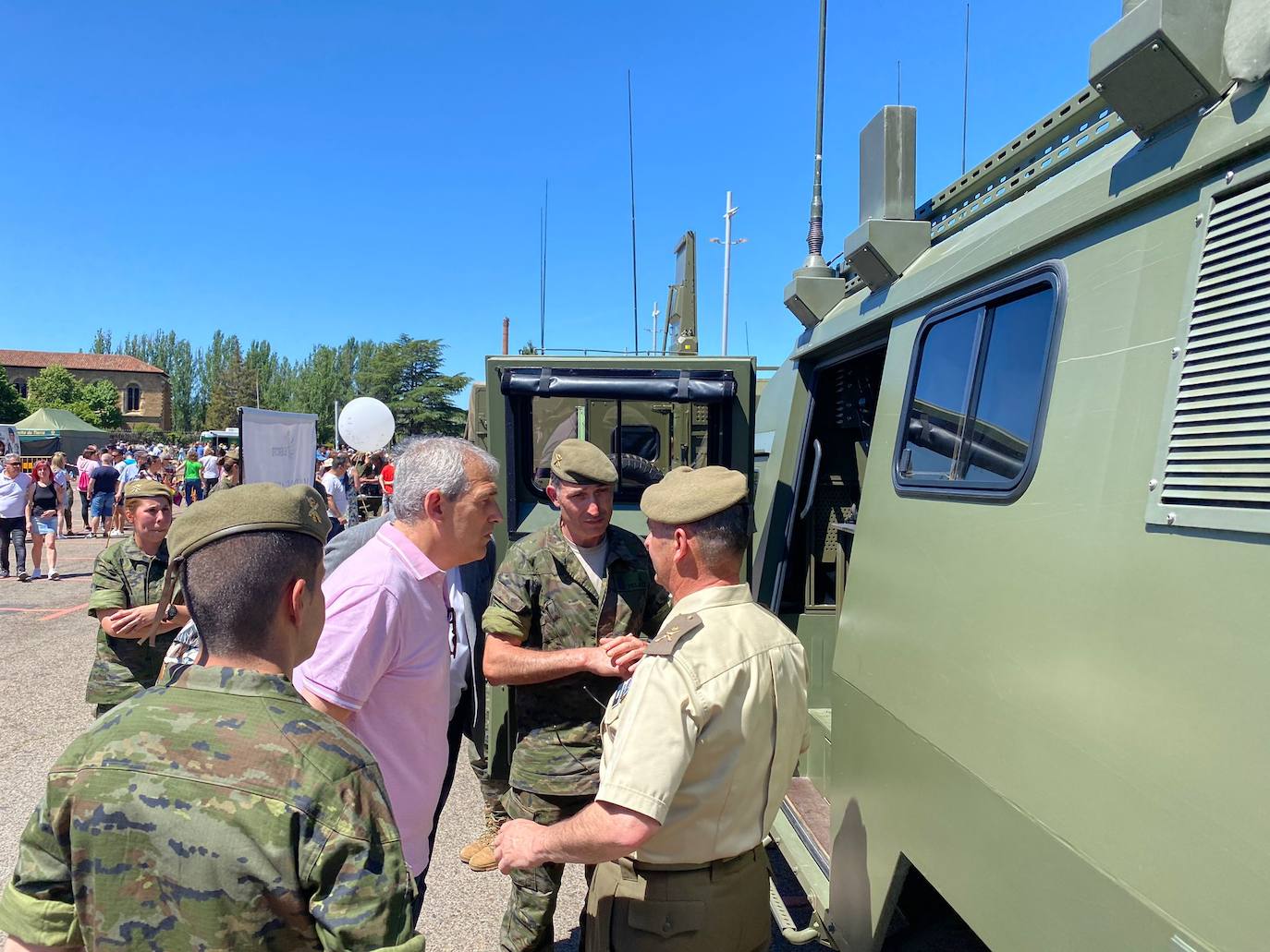 Fotos: Día de las Fuerzas Armadas en León