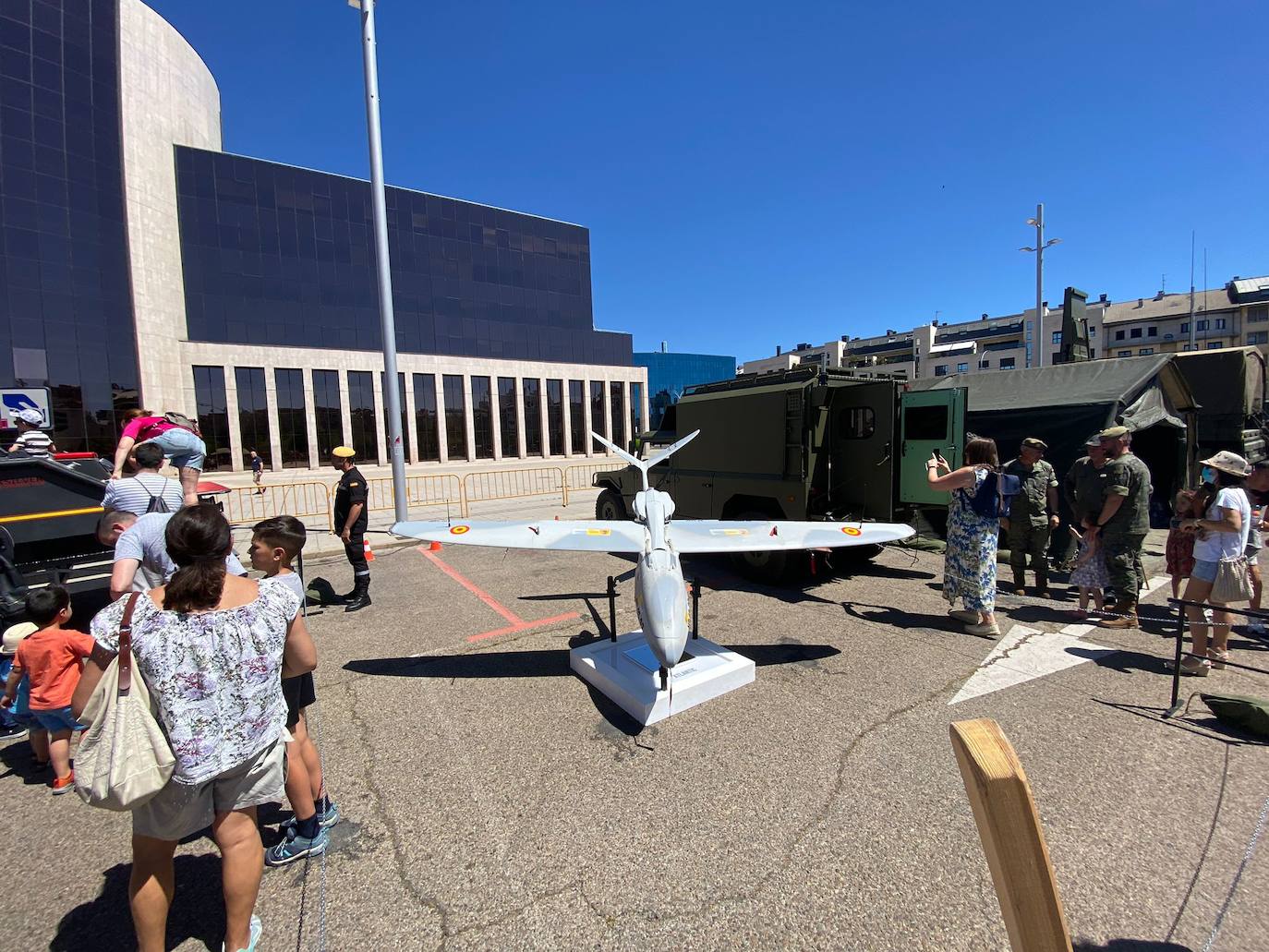 Fotos: Día de las Fuerzas Armadas en León