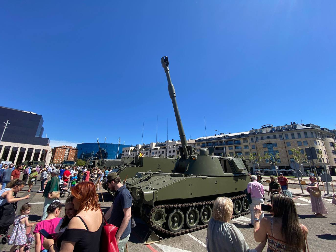 Fotos: Día de las Fuerzas Armadas en León