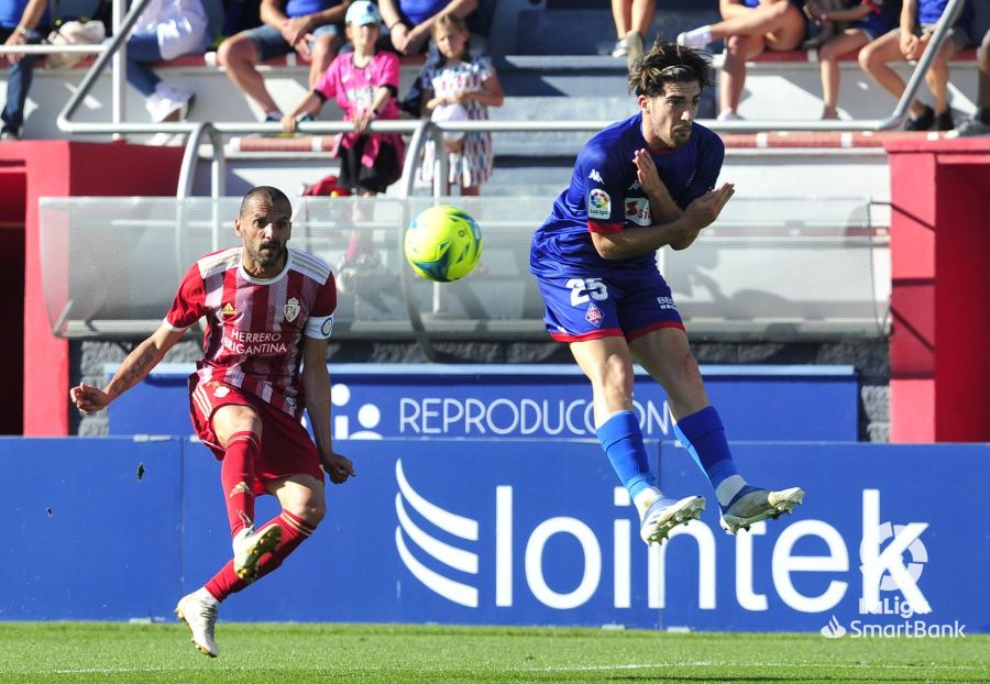 La visita a Lezama ha sido el cierre de temporada para una Deportiva que ha soñado con el playoff y que despide a su entrenador más exitoso, Jon Pérez Bolo