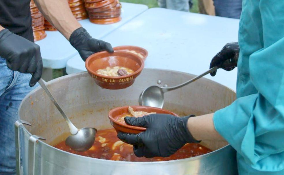 La unión perfecta entre festejos y gastronomía es la fiesta de La Alubia que se celebra en agosto.