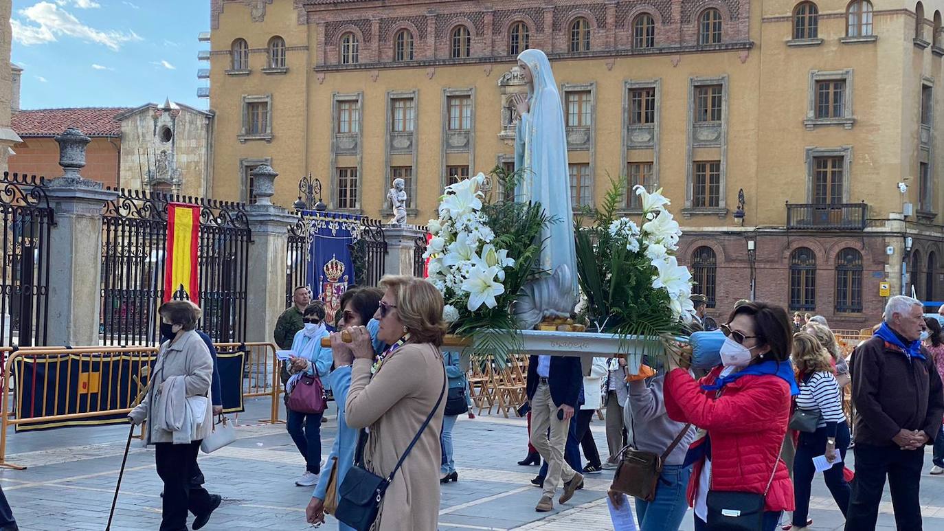 Fotos: Rosario de la Aurora en León