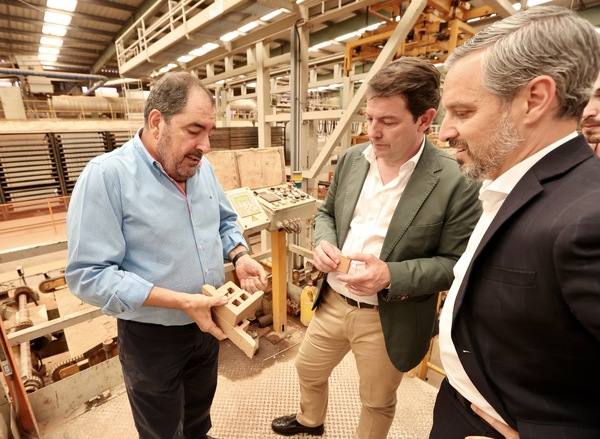 El presidente de la Junta de Castilla y León, en Jaén apoyando la candidatura popular. 