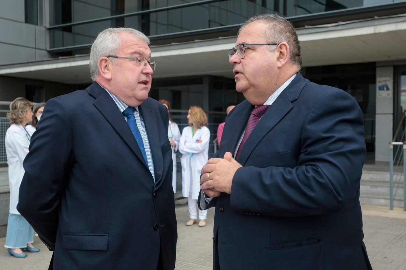 El consejero de Sanidad, Alejandro Vázquez, asiste a la presentación del nuevo director gerente del Complejo Asistencial Universitario de León, Alfonso Rodríguez-Hevia. 