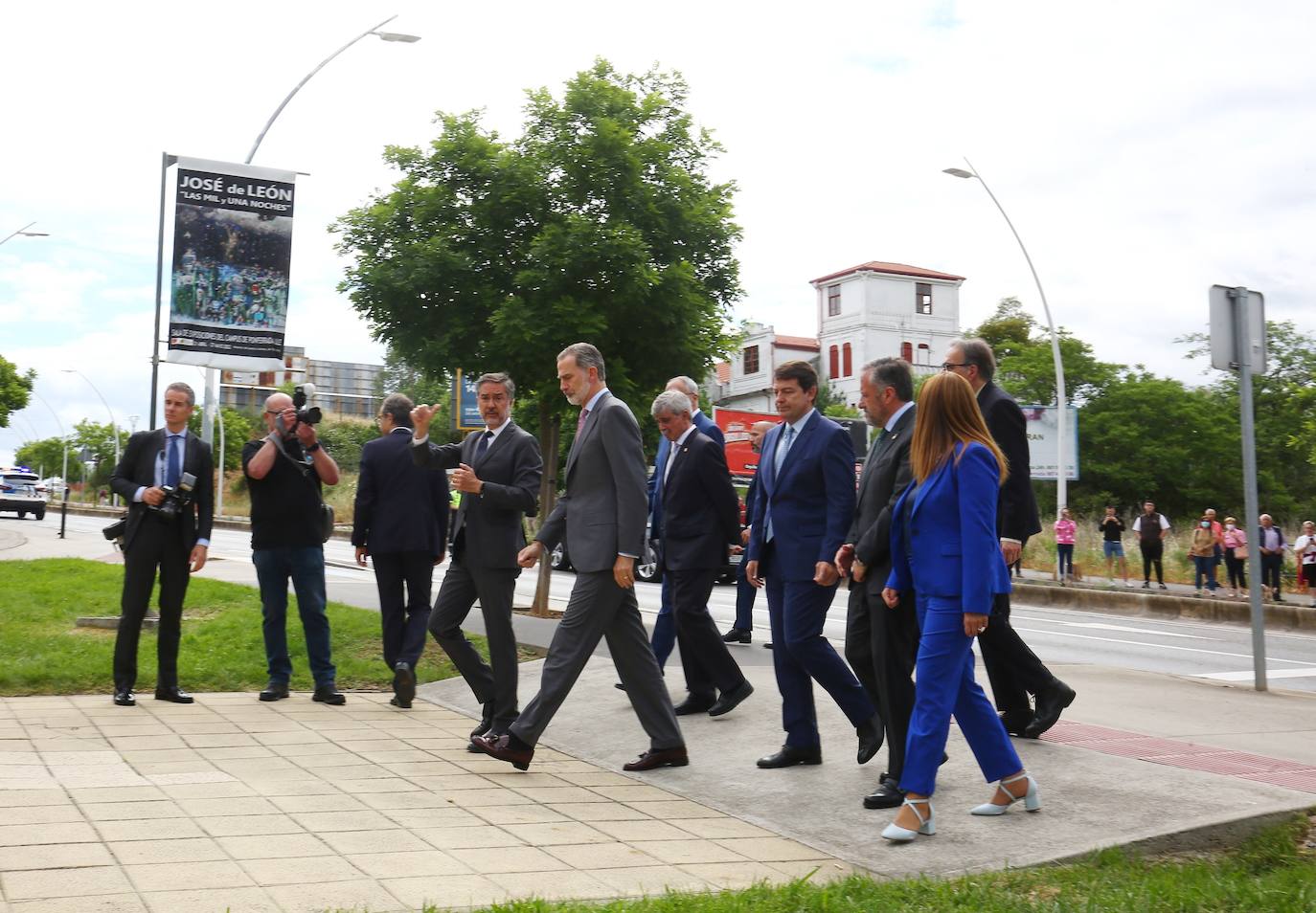 Felipe VI revivindica a El Bierzo en una visita histórica. El monarca llega a la capital del Bierzo 25 años después de que pisara la misma tierra como príncipe. El rey preside el acto de clausura del XXV Aniversario del Campus de Ponferrada de la Universidad de León.