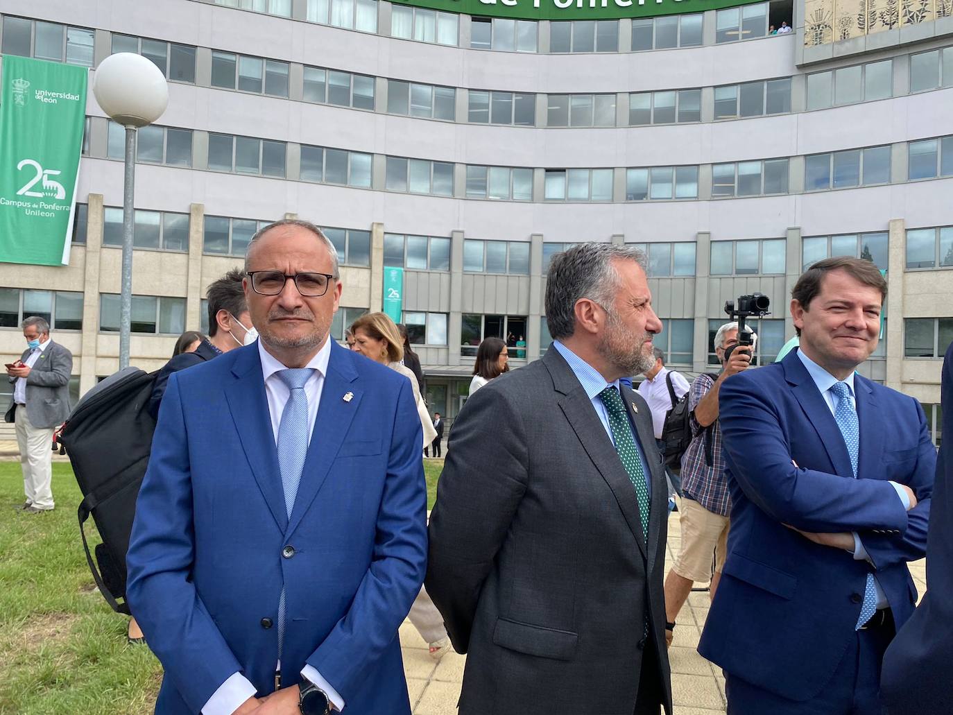 Felipe VI revivindica a El Bierzo en una visita histórica. El monarca llega a la capital del Bierzo 25 años después de que pisara la misma tierra como príncipe. El rey preside el acto de clausura del XXV Aniversario del Campus de Ponferrada de la Universidad de León.