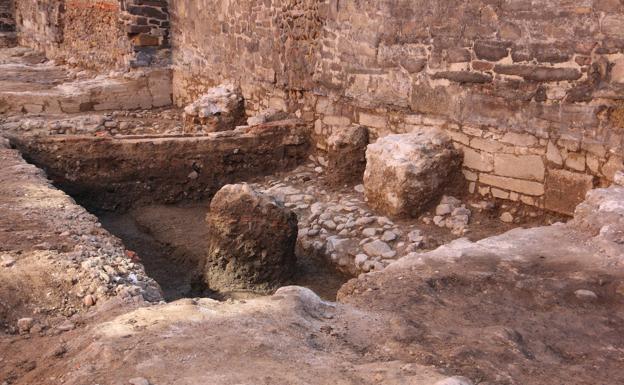 Imagen. Catas en la muralla de León.