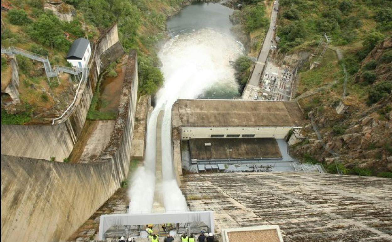 Presa de Bárcena.