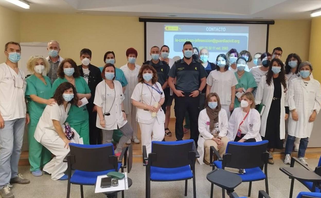 Foto de familia tras las conferencias de la Guardia Civil a SAcyl. 