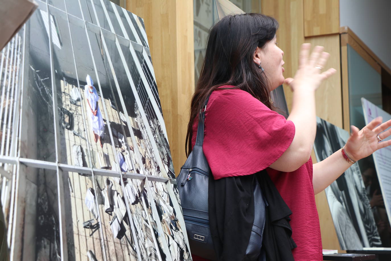 Exposición en el Ayuntamiento de León de Cermi Mujeres y las situaciones vividas en el confinamiento con personas con discpacidad en residencias.